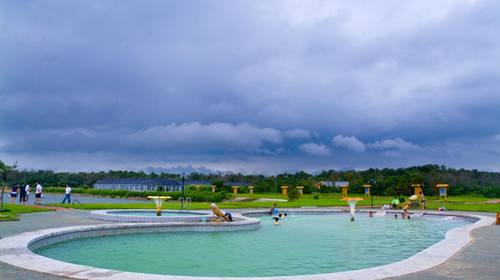 秦皇島冀弘漁島溫泉度假村游樂設(shè)備客戶案例