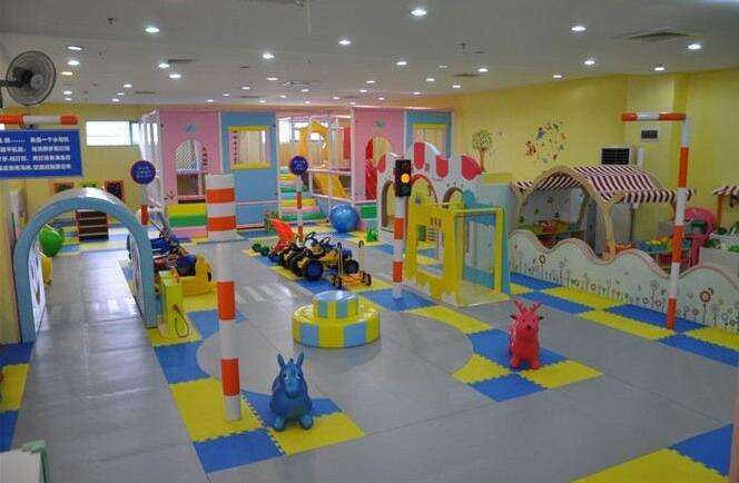 兒童游樂(lè)設(shè)備