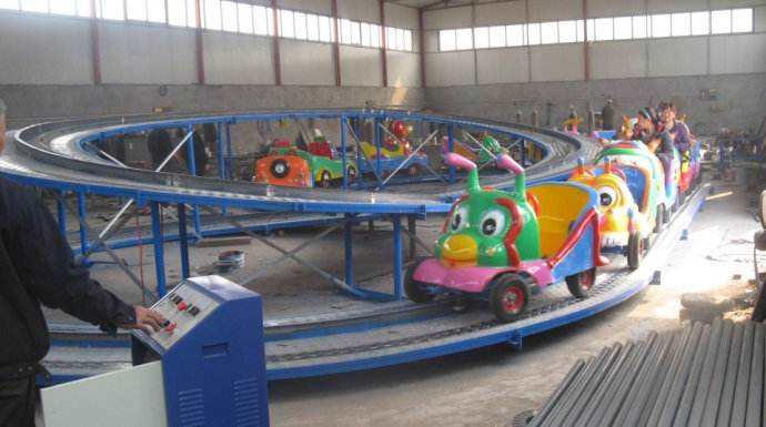 兒童游樂(lè)設(shè)備