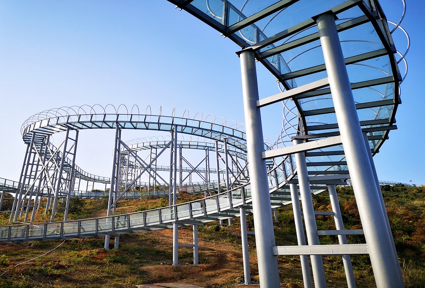 空中玻璃水滑道