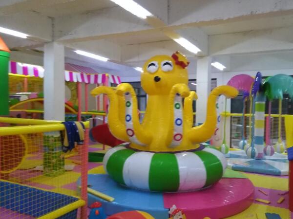 兒童游樂(lè)設(shè)備