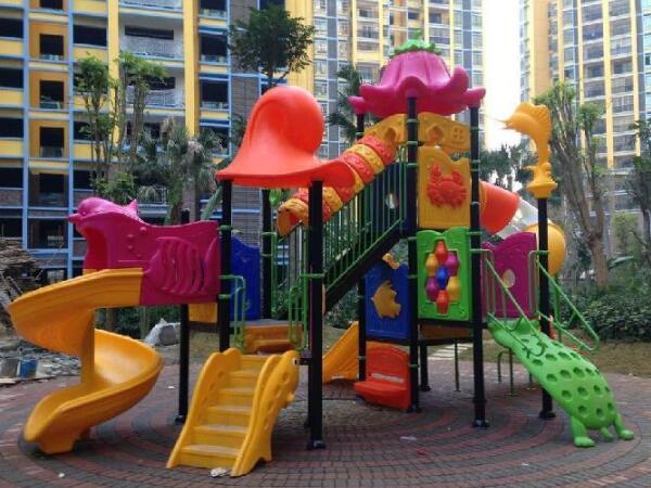 兒童游樂(lè)設(shè)備