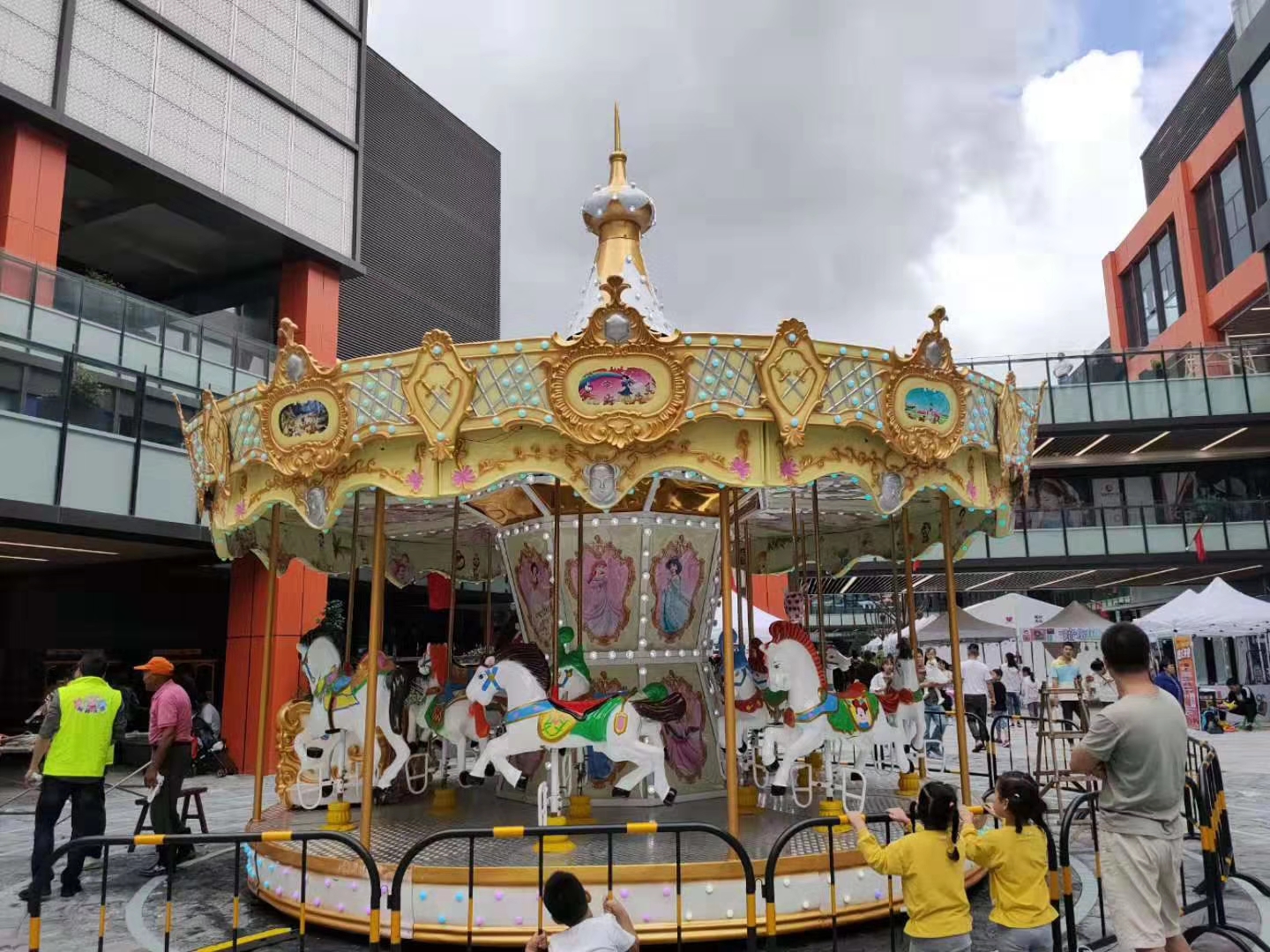 旋轉(zhuǎn)木馬