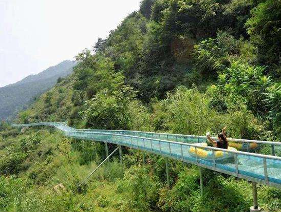 玻璃吊橋設(shè)備實(shí)拍